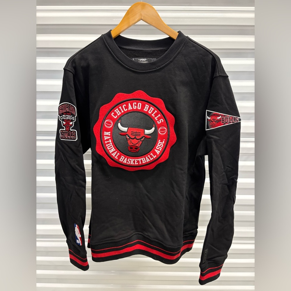 Pro Standard Chicago Bulls Black and Red Sweatshirt